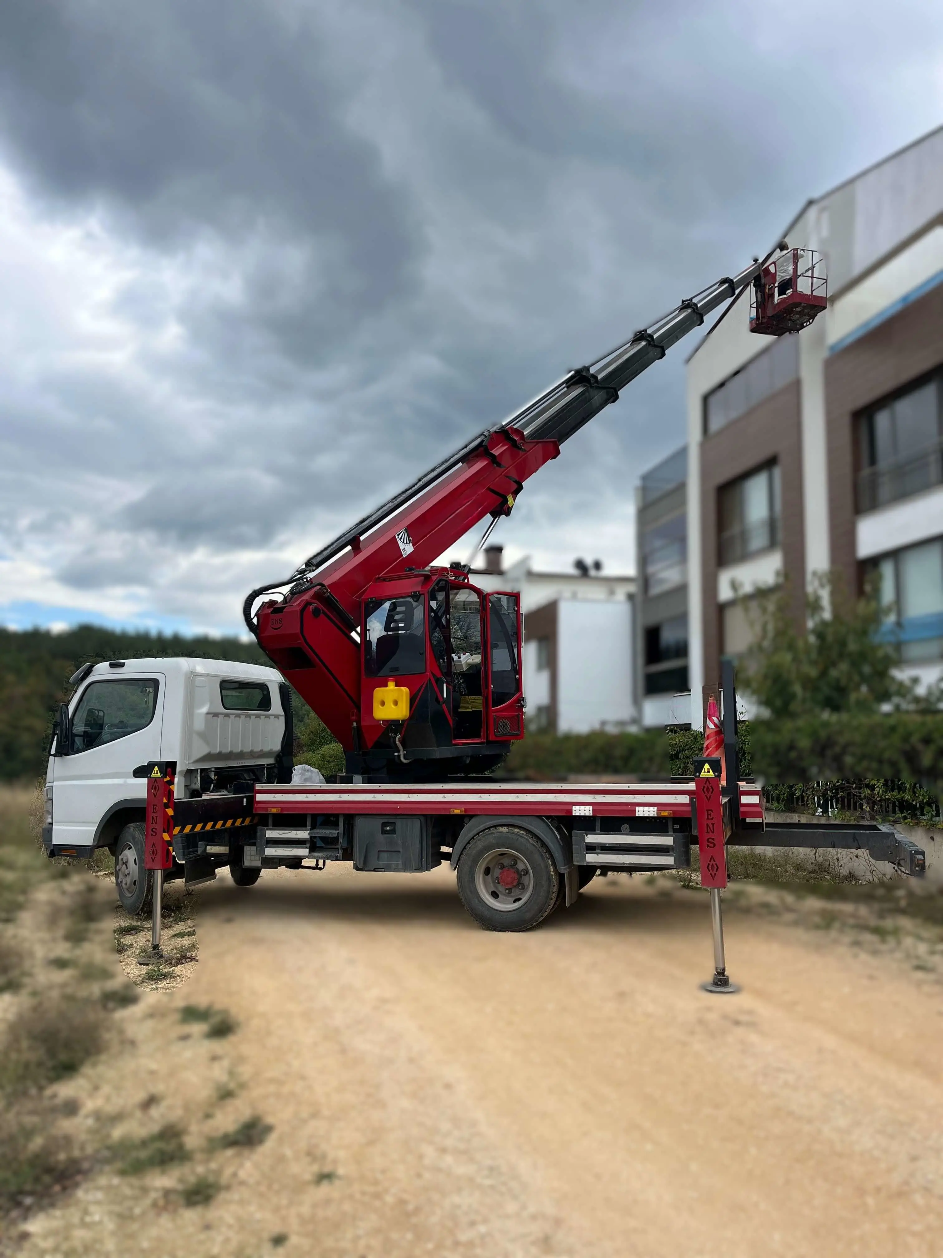 Bursa Yüksek Katlı Bina Dış Cephe Çalışmaları - Sepetli Vinç Hizmeti